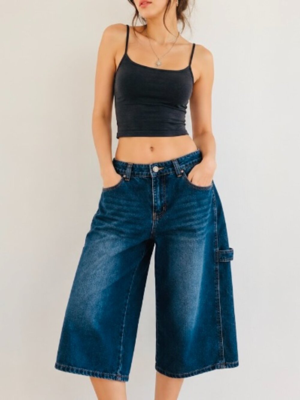 women's denim capris cargo/carpenter size 9 Y2k wide leg boho